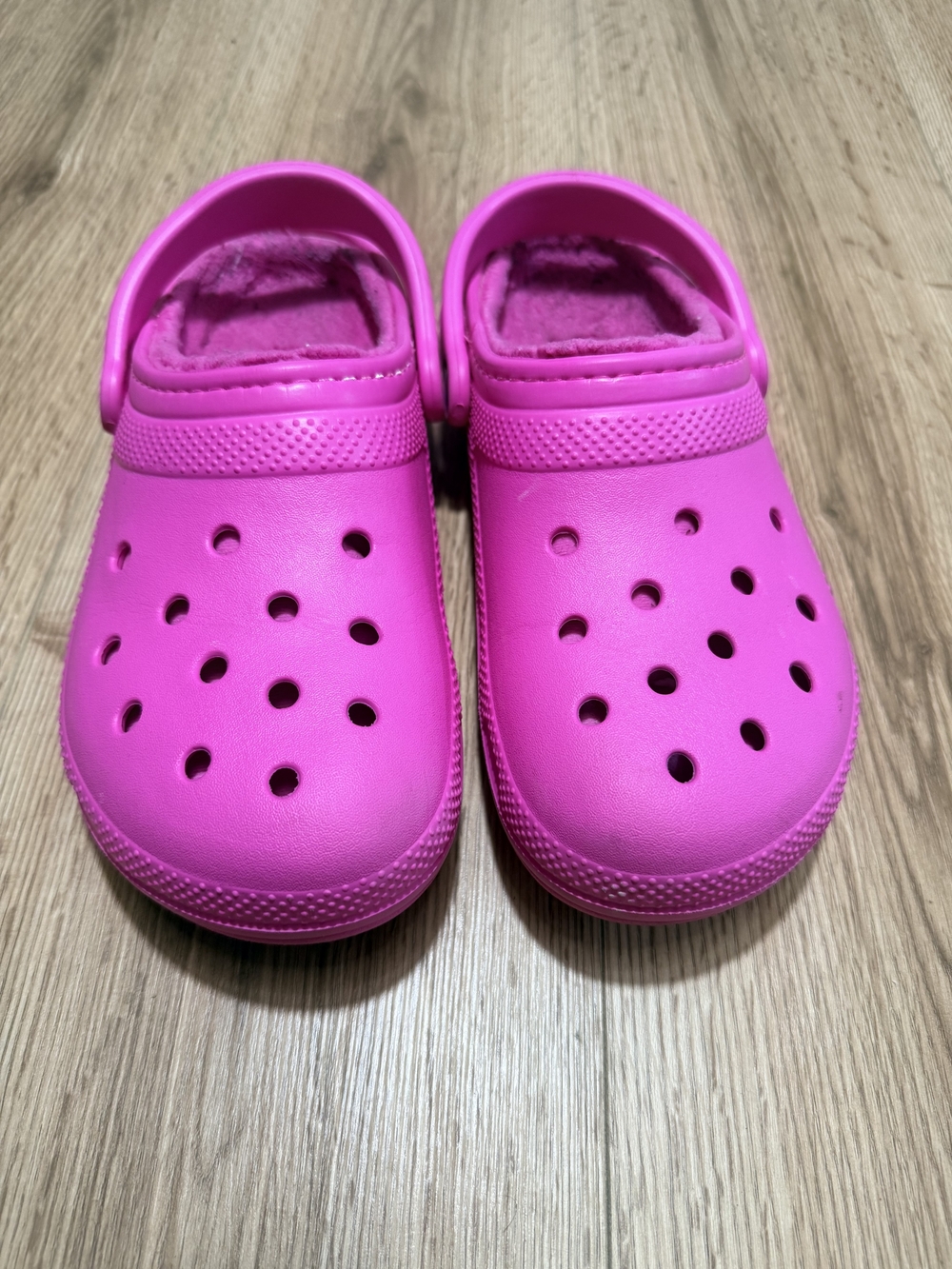 CROCS Classic Lined Clog in Bright Pink